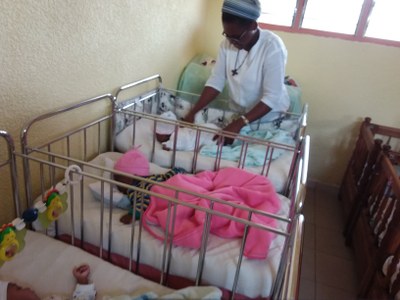 Thérèse à lz pouponnière (2)