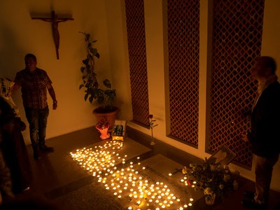Tombe de Mgr Pierre Claverie et photo de Mohamed