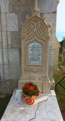 Tombe
