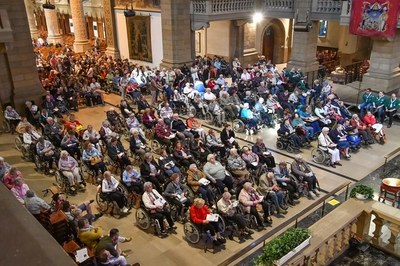 Salut pontifical avec onction des malades