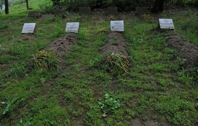 Quelques tombes des moines de Tibhirine