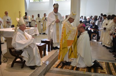 Messe de l'ordination   Consécration par trois évêques