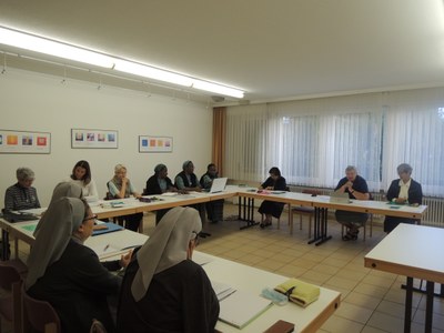 4.대의원들과 재정담당자와 함께 작업